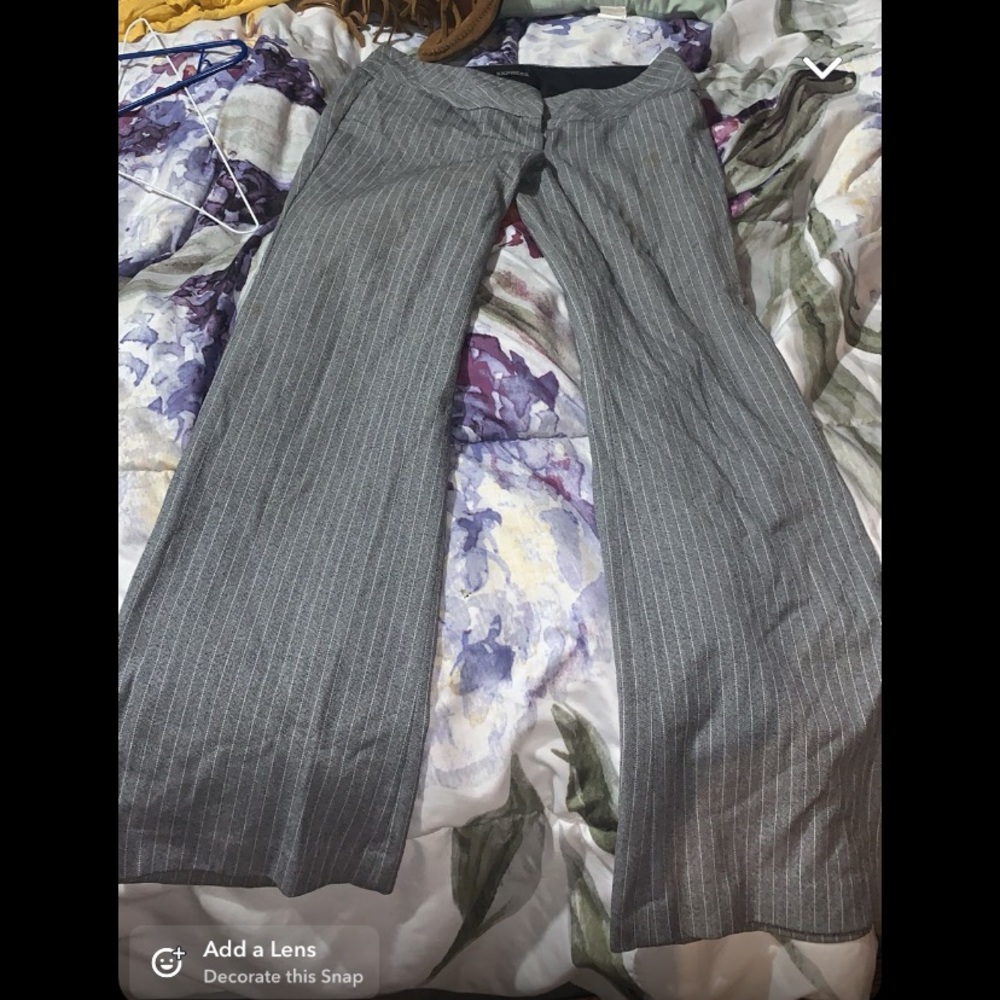 Express editor gray striped women’s dress pants. Size 6 regular